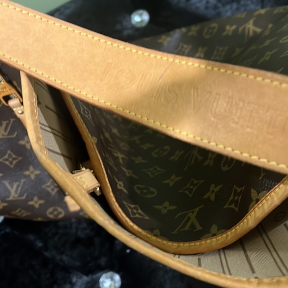 Nice Louis Vuitton well maintained - Picture 2 of 7